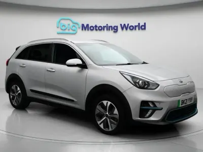 Begagnad Kia e-Niro 2021 Silver SUV