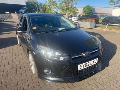 Begagnad Ford Focus Zetec 2012 Svart Halvkombi