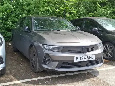 Usado Vauxhall Astra 130 HP (95 kW) 2024 Cinzento Carrinha