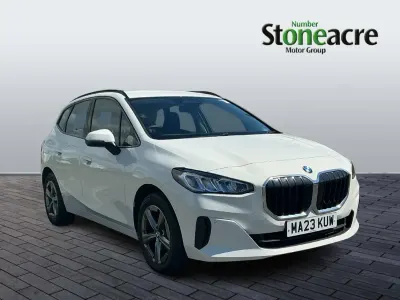 Begagnad BMW 220 Sport Line 2023 Vit Halvkombi