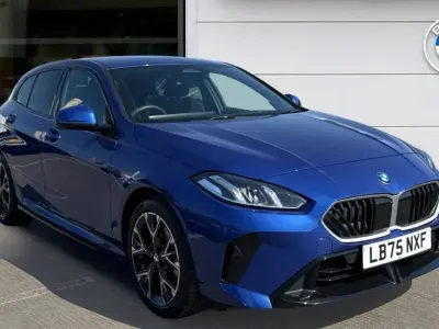Begagnad BMW 120 M Sport 168 HK (123 kW) 2025 Blå Halvkombi