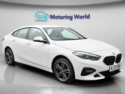 Begagnad BMW 218 Sport Line 136 HK (100 kW) 2023 Vit Sedan