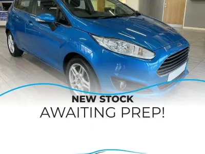 Second-hand Ford Fiesta Zetec 105 CP (77 kW) 2013 Albastru Hatchback