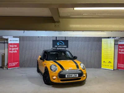 Usado Mini Cooper Hatch 136 CV (100 kW) 2014 Naranja Utilitario