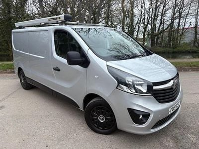 Second-hand Vauxhall Vivaro Sportive 120 CP (88 kW) 2019 Argintiu Monovolum