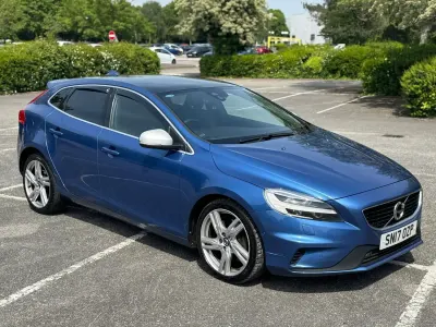 Usado Volvo V40 R-Design Pro 190 CV (139 kW) 2017 Azul Utilitario