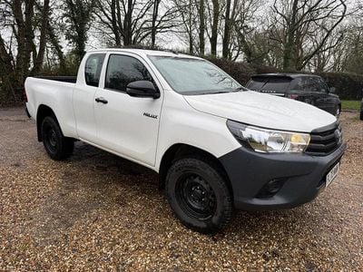 Used Toyota HiLux Active 150 HP (110 kW) 2020 White Pickup