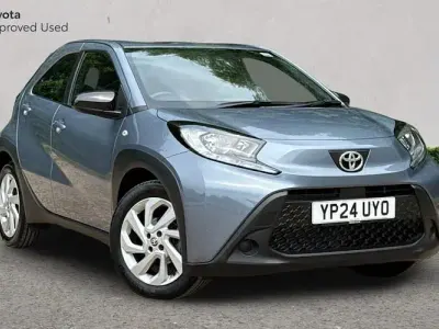 Usado Toyota Aygo X PURE 72 HP (52 kW) 2024 Persian salt SUV