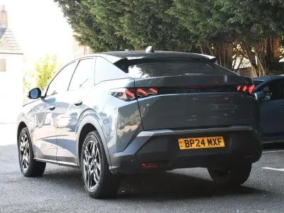 Begagnad Peugeot 3008 GT 134 HK (98 kW) 2024 Blå SUV
