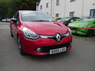 Used Renault Clio Dynamique 90 HP (66 kW) 2016 Red Hatchback