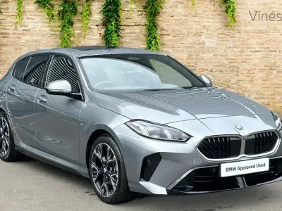 Begagnad BMW 120 M Sport 168 HK (123 kW) 2024 Grå Halvkombi