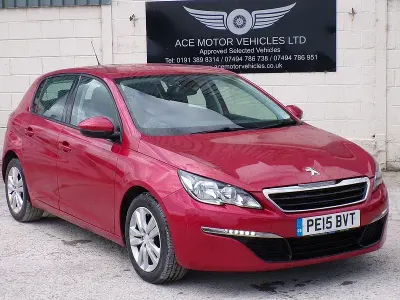 Used Peugeot 308 Active 100 HP (73 kW) 2015 Red Hatchback