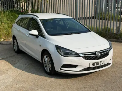 Used Vauxhall Astra 2018 White Estate