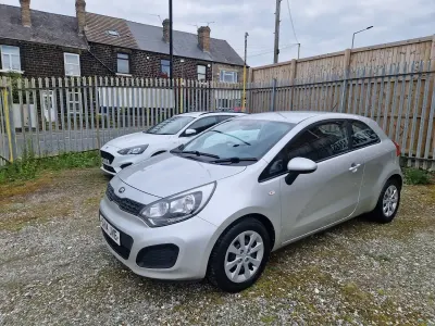 Used Kia Rio 85 HP (62 kW) 2014 Silver Hatchback