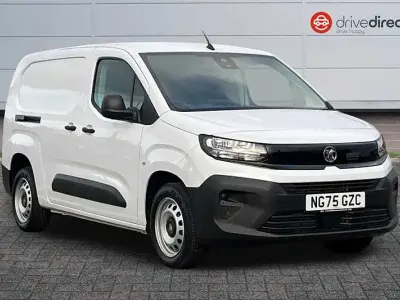New Vauxhall Combo 100 HP (73 kW) 2025 White MPV