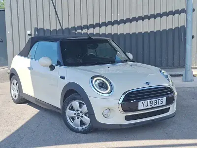 Usado Mini Cooper Cabriolet Classic 136 HP (100 kW) 2019 Branco Cabrios