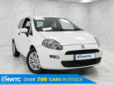 Used Fiat Punto Pop 69 HP (50 kW) 2015 White Hatchback