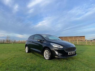 Begagnad Ford Fiesta Titanium 100 HK (73 kW) 2019 Svart Halvkombi