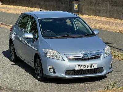 Used Toyota Auris Hybrid 136 HP (100 kW) 2012 Blue Hatchback