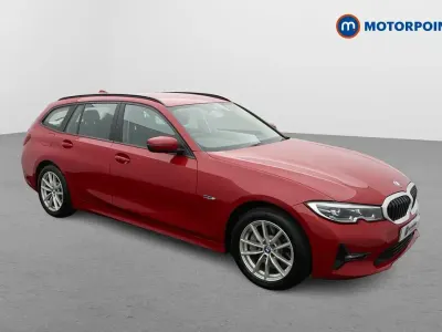 Begagnad BMW 330e 292 HK (214 kW) 2022 Röd Kombi