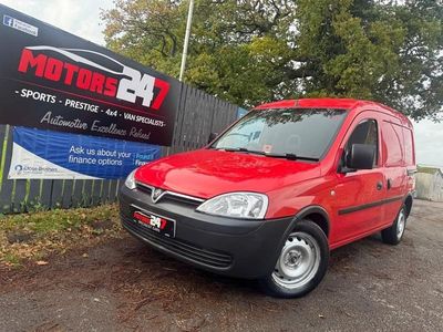 Second-hand Vauxhall Combo 75 CP (55 kW) 2011 Roșu Monovolum