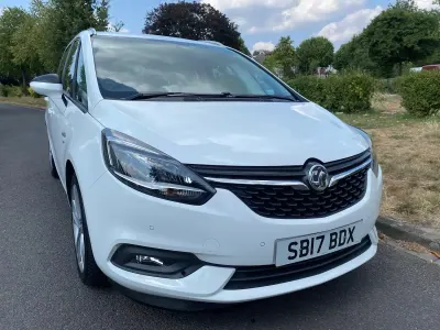 Used Vauxhall Zafira Tourer SRi 140 HP (102 kW) 2017 White MPV
