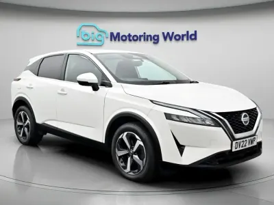 Używany Nissan Qashqai N-Connecta 140 KM (102 kW) 2022 Biały SUV