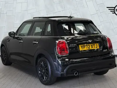 Usado Mini Cooper Classic 134 HP (98 kW) 2022 Preto Citadino