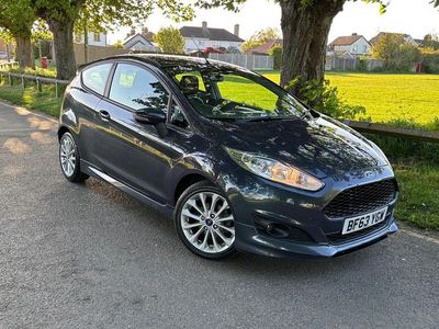 Begagnad Ford Fiesta Zetec 125 HK (91 kW) 2013 Grå Halvkombi