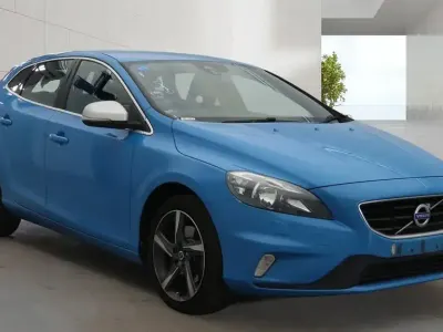 Käytetty Volvo V40 R-Design 120 HP (88 kW) 2016 Sininen Viistoperä