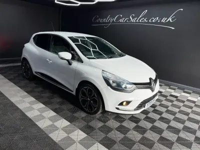 Used Renault Clio Iconic 110 HP (80 kW) 2019 White Hatchback