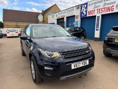 Used Land Rover Discovery 5 SE 2017 Blue SUV