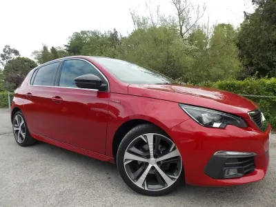 Used Peugeot 308 GT-line 129 HP (94 kW) 2019 Red Hatchback