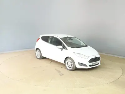Used Ford Fiesta Titanium 125 HP (91 kW) 2015 White Hatchback