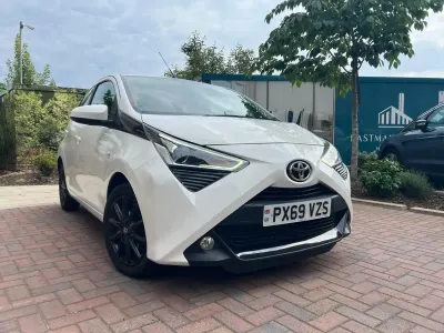 Gebraucht Toyota Aygo X-play 72 PS (52 kW) 2019 Weiß Kleinwagen