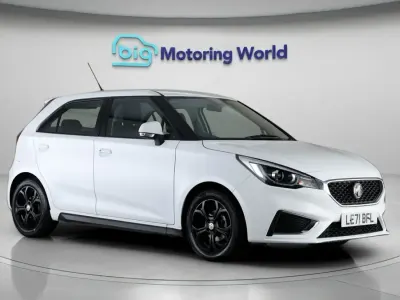 Begagnad MG MG3 Exclusive 105 HK (77 kW) 2022 Vit Halvkombi