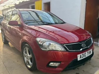 Käytetty Kia Ceed 2010 Punainen Viistoperä