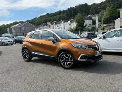 Used Renault Captur Iconic 90 HP (66 kW) 2018 Orange SUV