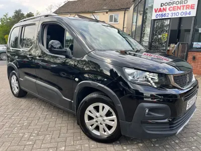Używany Peugeot Rifter Allure 2020 Czarny Minivan