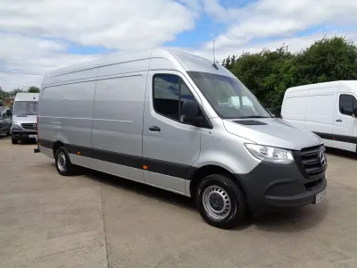 Used Mercedes Sprinter Progressive 150 HP (110 kW) 2022 Silver Van