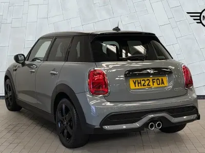 Używany Mini Cooper S Classic 176 KM (129 kW) 2022 Szary Hatchback