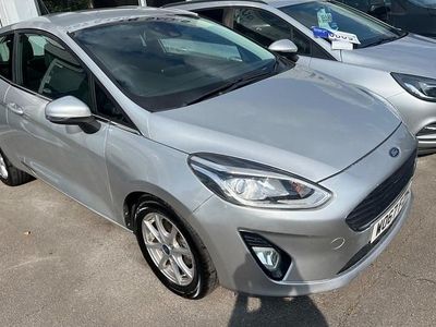 Używany Ford Fiesta Zetec 70 KM (51 kW) 2018 Srebrny Hatchback