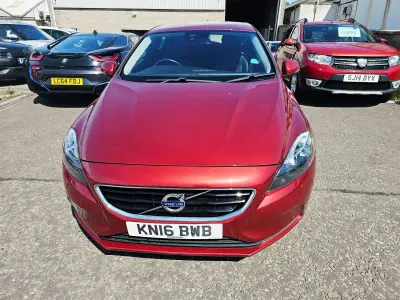 Used Volvo V40 SE 2016 Red Hatchback