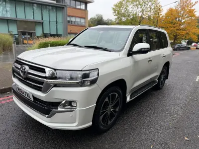 Used Toyota Land Cruiser 271 HP (199 kW) 2015 White