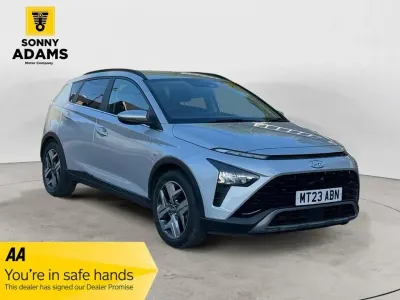 Usado Hyundai Bayon Premium 100 HP (73 kW) 2023 Prateado SUV