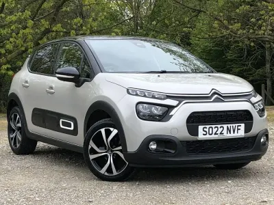 Używany Citroën C3 Shine 99 KM (72 kW) 2022 Beżowy Hatchback