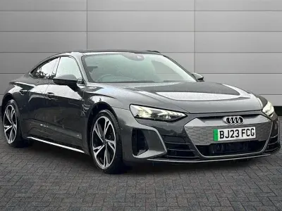 Usado Audi e-tron GT quattro Design 389 kW (530 HP) 2023 Cinzento Sedan