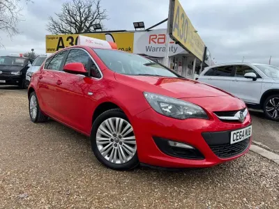 Second-hand Vauxhall Astra Excite 2014 Roșu Hatchback