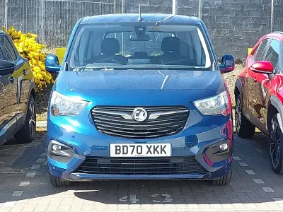 Second-hand Vauxhall Combo 102 CP (75 kW) 2020 Albastru Monovolum