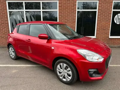 Usado Suzuki Swift SZ3 90 HP (66 kW) 2020 Vermelho Citadino